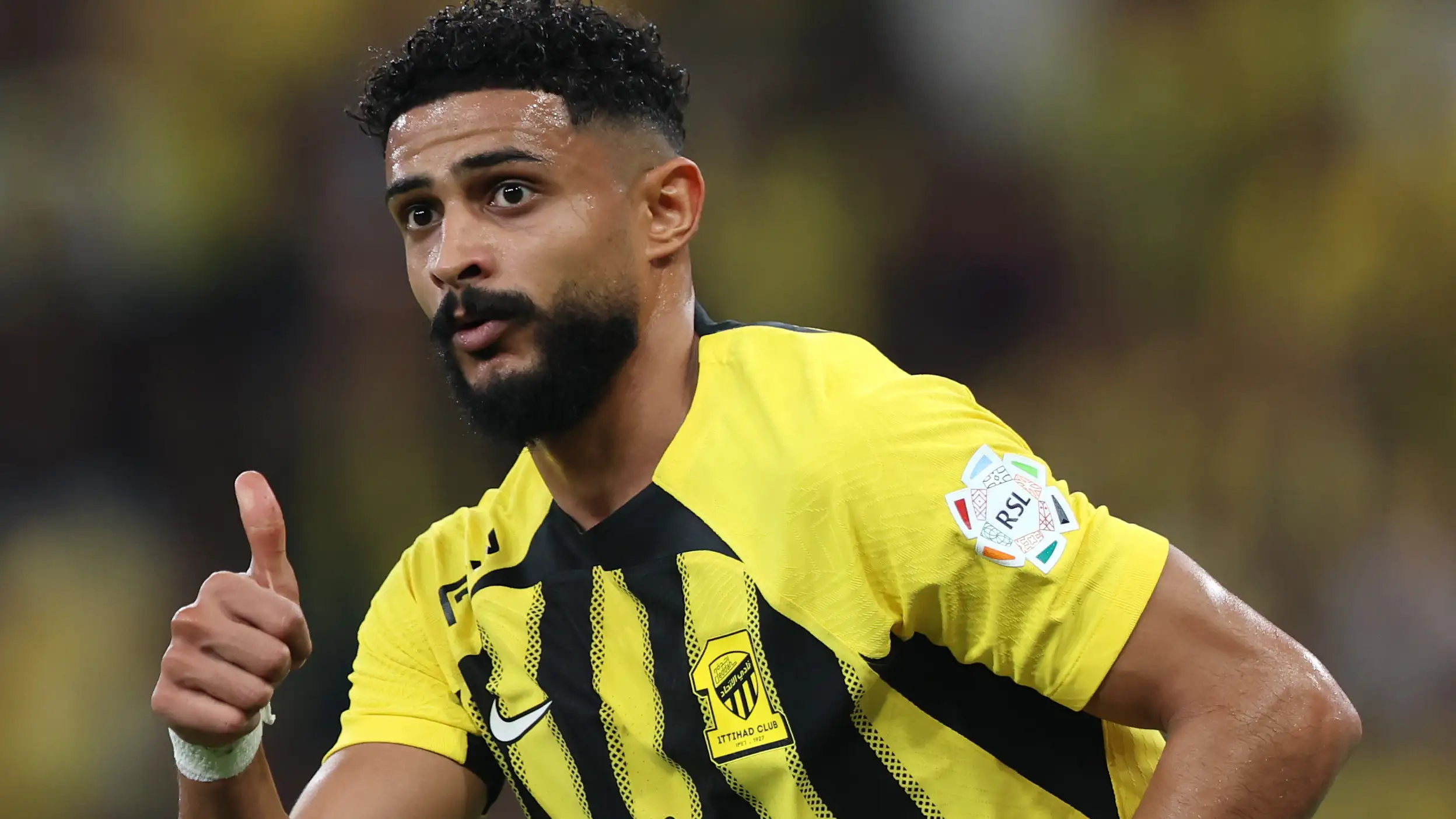 عبد الإله العمري يقترب من العودة لدعم دفاع الاتحاد