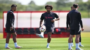 توتنهام يواجه مانشستر يونايتد في نهائي الدوري الأوروبي المقبل، الموعد المحدد