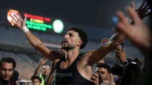 مغادرة معلول السريعة تعكس فرحة لاعبي الأهلي مع الجمهور بعد انتصارهم على البنك