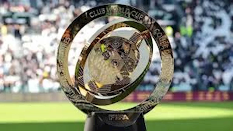 الأهلي ومانشستر يتنافسان في