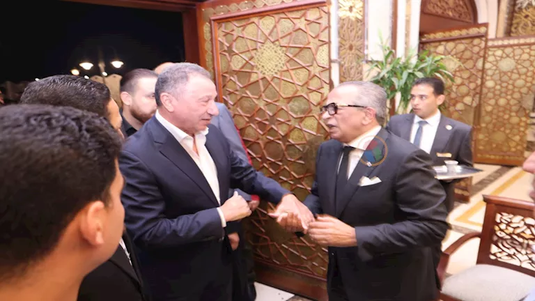 الخطيب وأشرف صبحي يشاركون