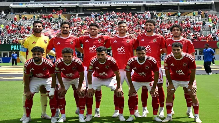 لاعب الأهلي السابق يكشف