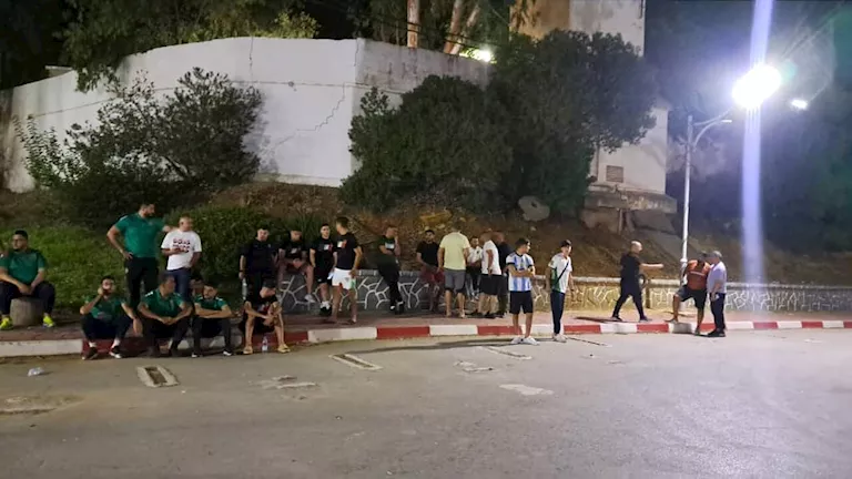 لاعبو مولودية الجزائر يتضامنون مع الجماهير ويتبرعون بالدم بعد كارثة التتويج