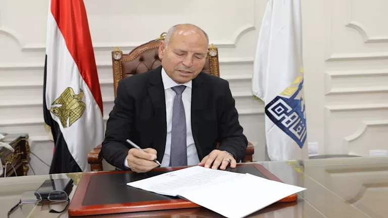 محافظ القاهرة يعلن اعتماد نتيجة الشهادة الإعدادية بنسبة نجاح 77% هذا العام