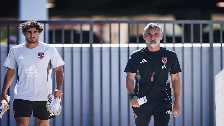مدرب الأهلي يتضامن مع