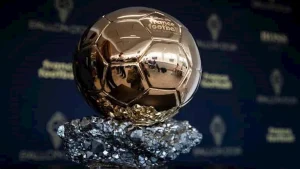 مركز صلاح يتصدر الترتيب في سباق الكرة الذهبية للموسم 2024/25