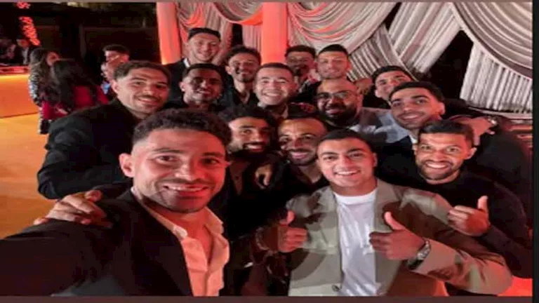 نجوم الأهلي وزوجاتهم يتألقون