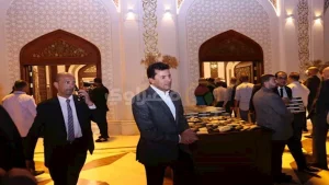 وزير الرياضة يشارك في عزاء والدة عمرو الجنايني ويعبر عن تعازيه الحارة