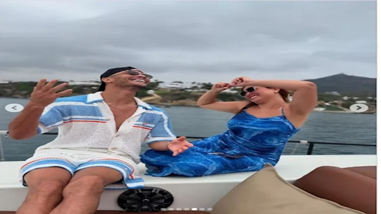 أشرف داري وزوجته يتألقان في المصيف ب6 صور رائعة على اليخت