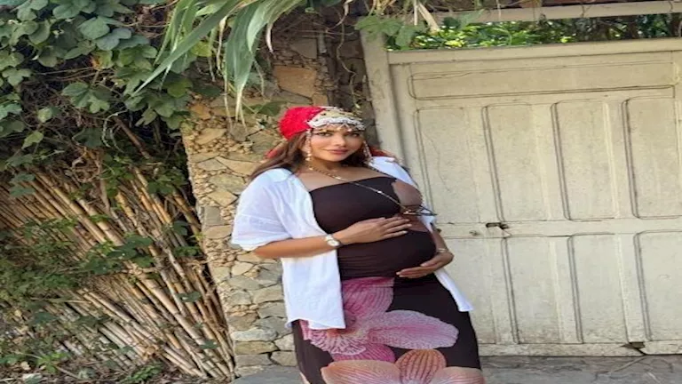 احتفال زوجة النني بعيد ميلاده الثالث والثلاثين وسط ورد أحمر وهدايا مميزة