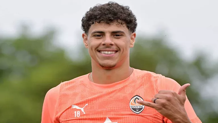 الأهلي يسعى للتعاقد مع بديل لأشرف داري بتجهيز صفقة أجنبية جديدة
