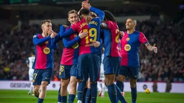 برشلونة يواجه أزمة كبيرة.. لاعب الفريق يتعرض لغياب 3 أشهر بعد عملية جراحية