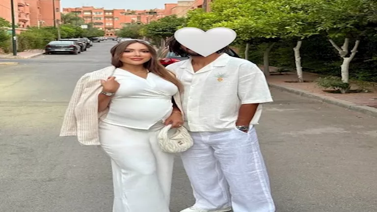 محمد النني يظهر لأول مرة مع زوجته الثانية خلال مباراة الأهلي (فيديو)