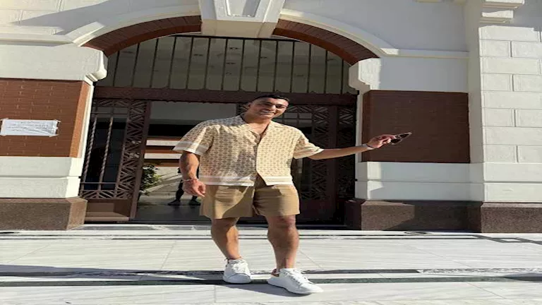 مصطفى محمد يستمتع بعطلته الصيفية مع زوجته ووالدته في 10 صور مميزة