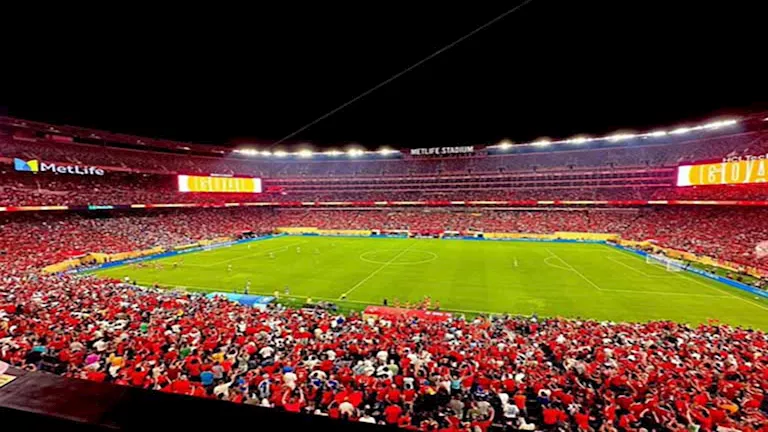 نجم الأهلي السابق يؤكد أهمية الهلال كمشروع دولة ويحث الجماهير على الفخر بالأحمر