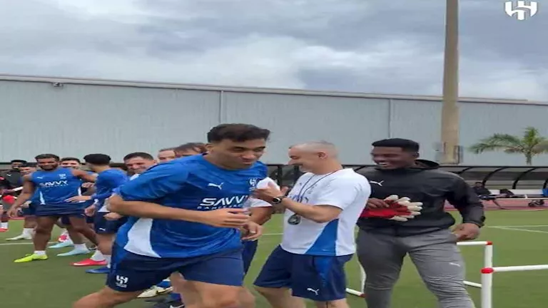 نجوم الهلال يستقبلون عبدالرزاق حمدالله بحفاوة في معسكرهم بأمريكا