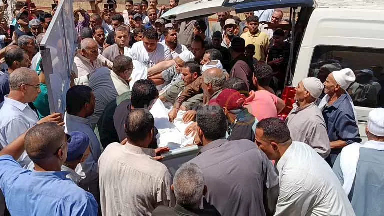 تشييع جنازة والد محمد الشناوي: لحظات مؤثرة وأجواء حزينة في كفر الشيخ