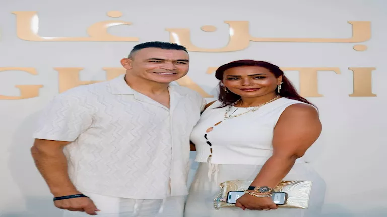 عصام الحضري وزوجته يتألقان في 4 صور رومانسية تعبر عن الحب والود