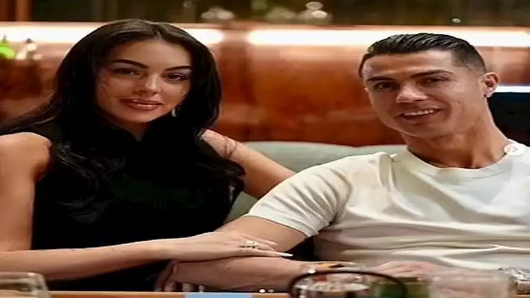 كريستيانو رونالدو يطلب يد جورجينا للزواج ويثير ردود فعل واسعة (صورة)