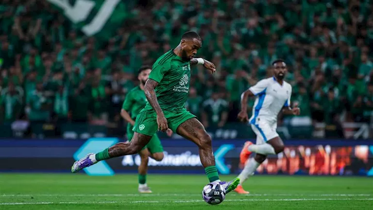 نيوم يواجه الهزيمة في الدوري السعودي بمشاركة حجازي ضد الأهلي